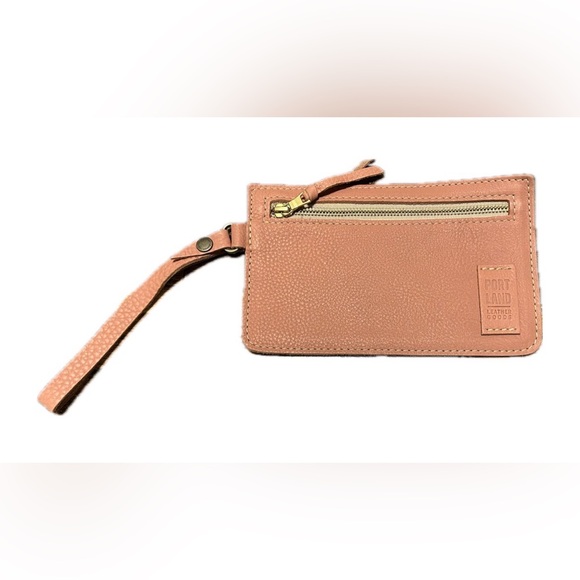 NWOT Portland Leather Adrianna Wristlet. - Picture 3 of 5